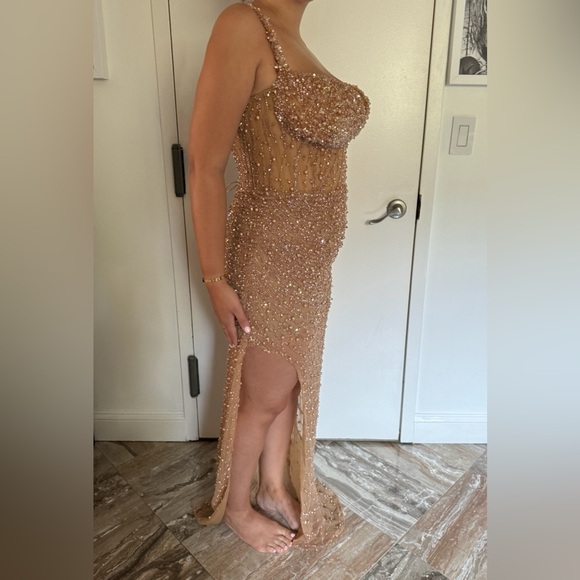 HANA official custom gold embellished gown - Picture 5 of 7